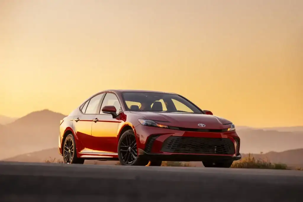 toyota-camry-se-2026-exterior-oem-01
