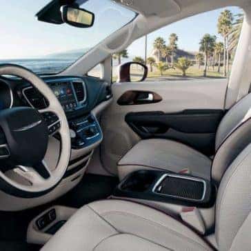 2018 Chrysler Pacifica Interior Front Seating and Dashboard