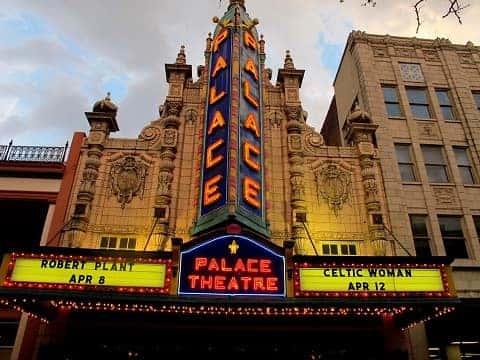 the outside of the palace theatre in louisville ky