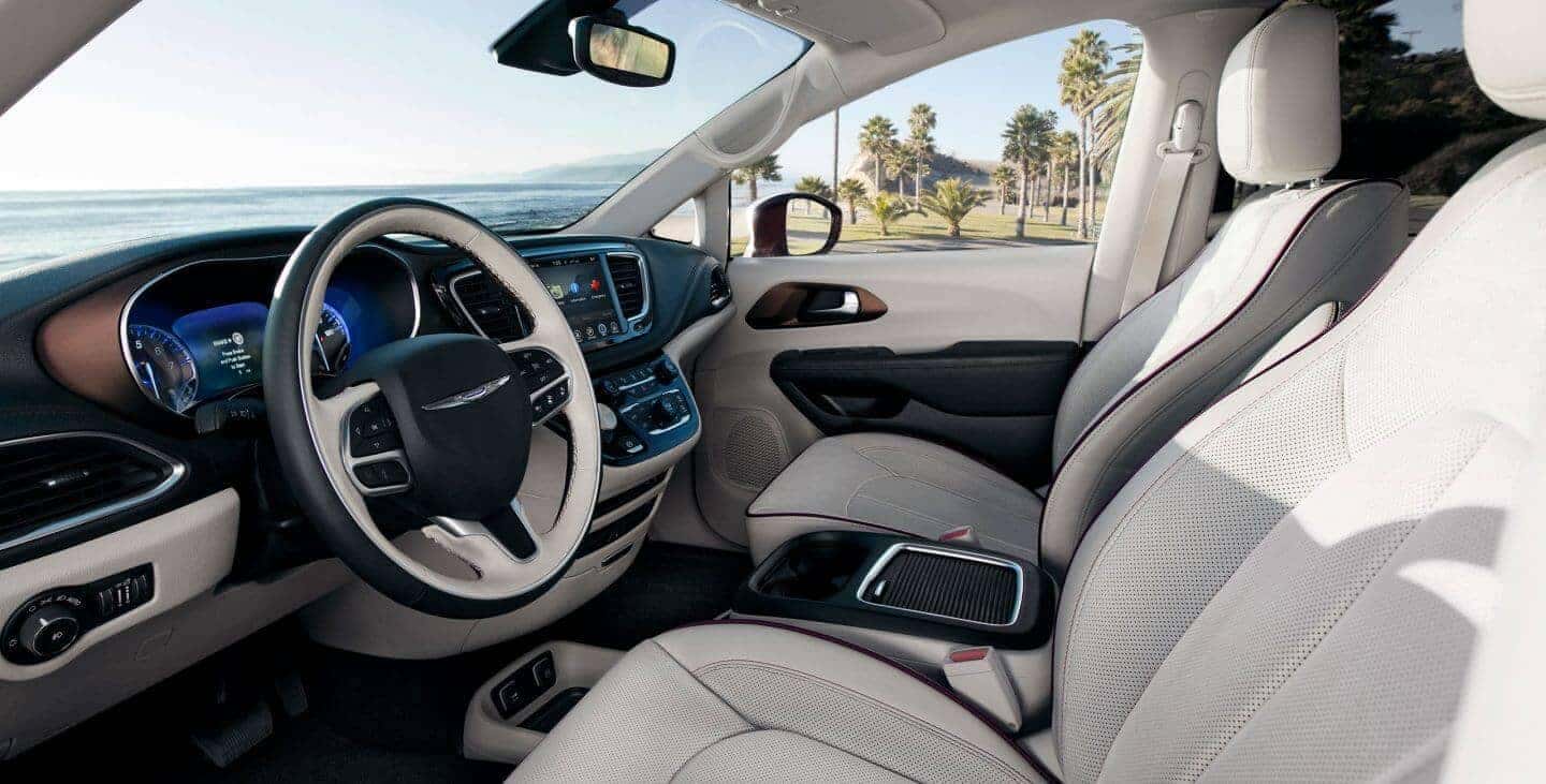 2018 Chrysler Pacifica Interior Front Seating and Dashboard