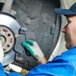 Mechanic fitting brake pads