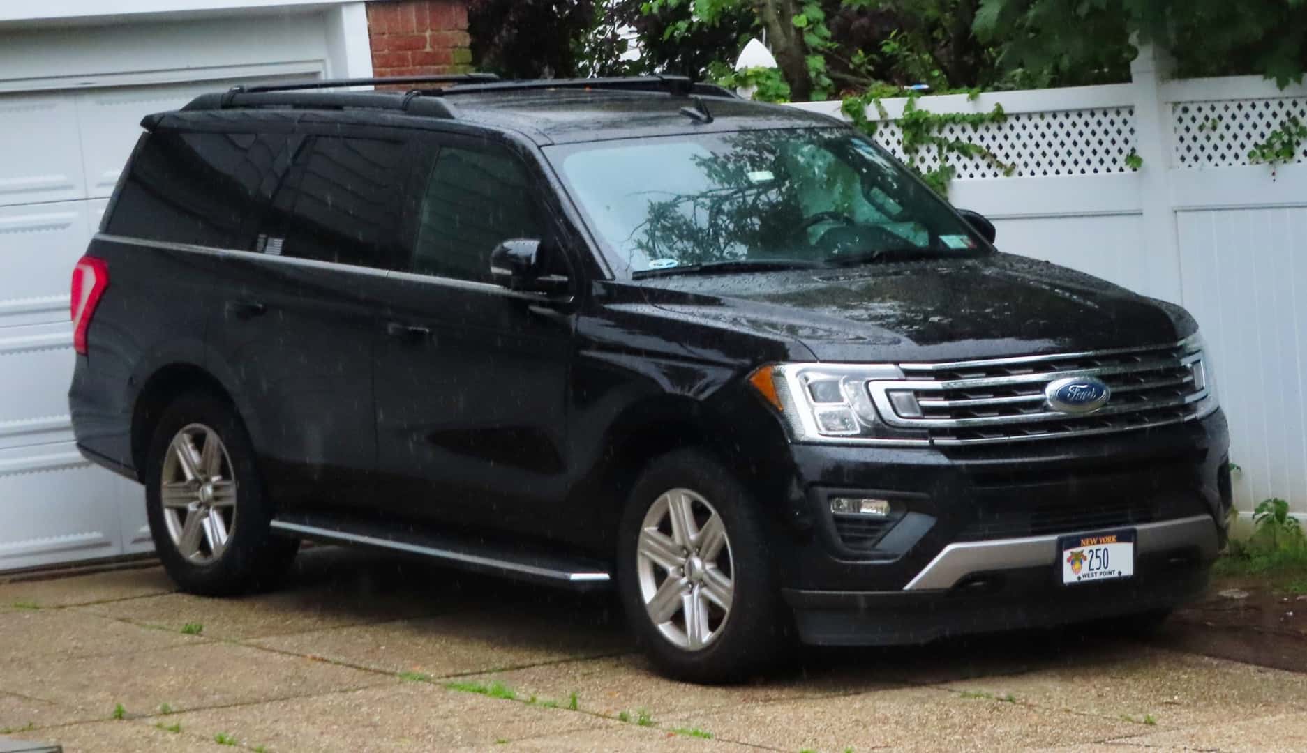 Black 2018 Ford Expedition XLT viewed from the front and side