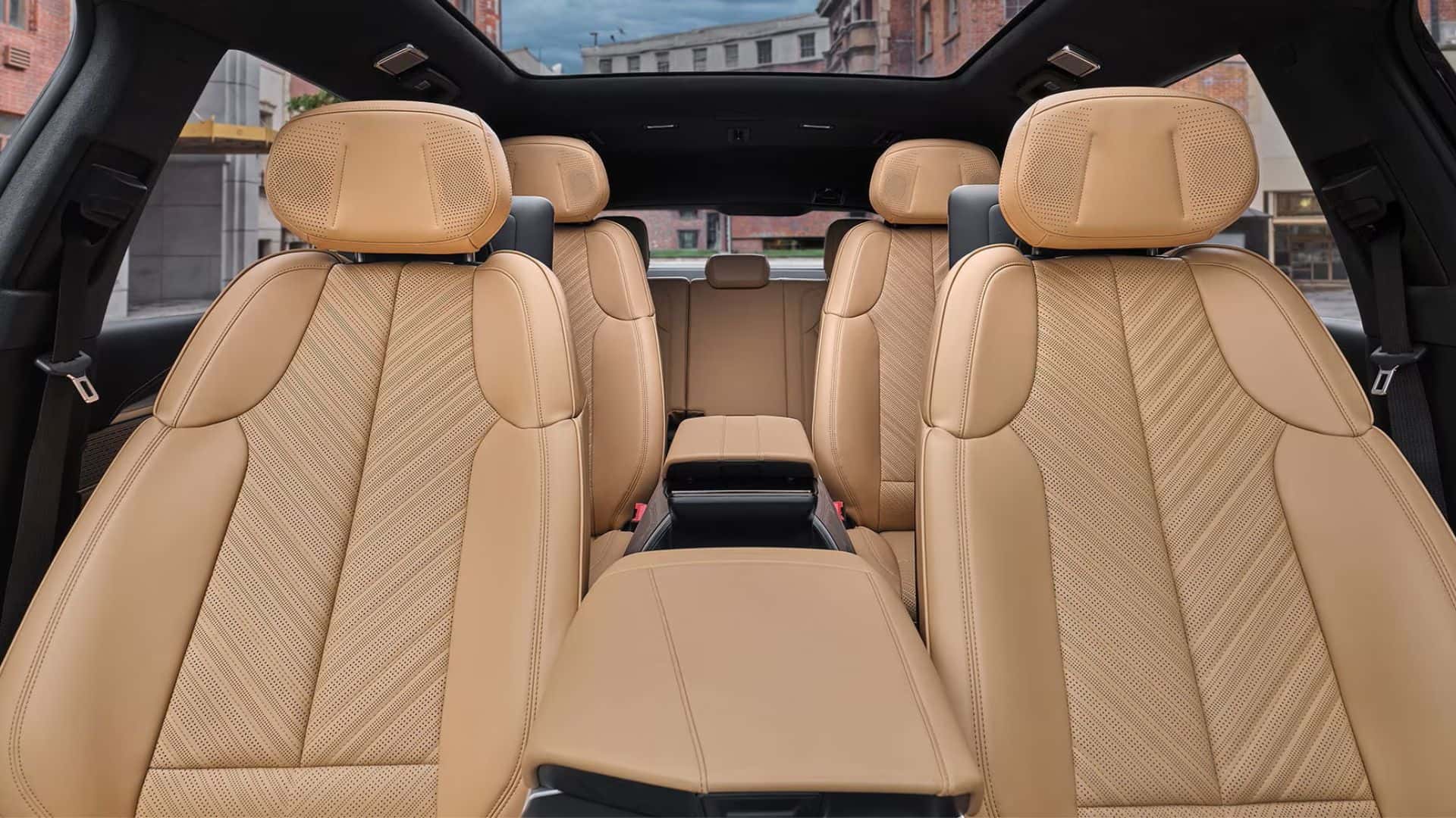 escalade-iql-interior