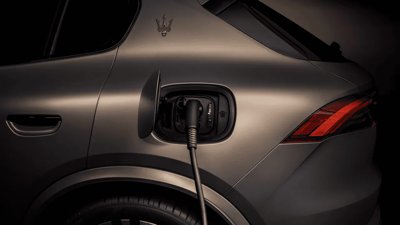 Maserati Grecale Folgore charging