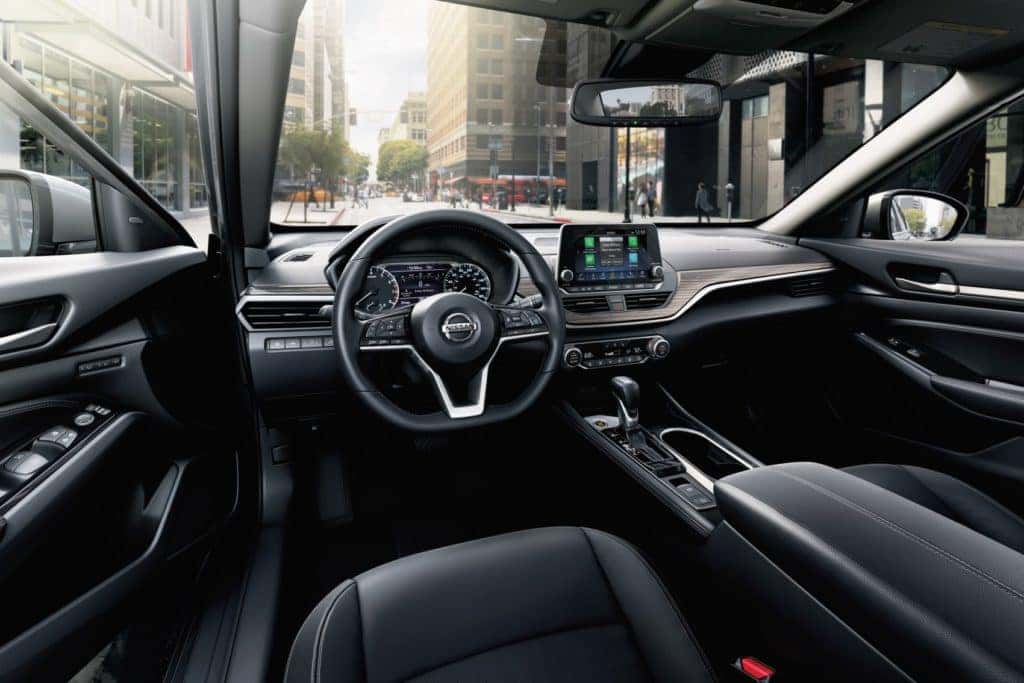 2022 Nissan Altima leather seats touchscreen infotainment system dual zone climate control