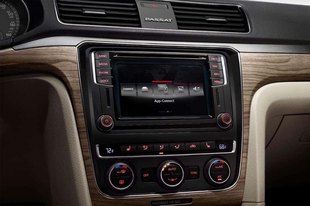 2018 Volkswagen Passat Interior 03
