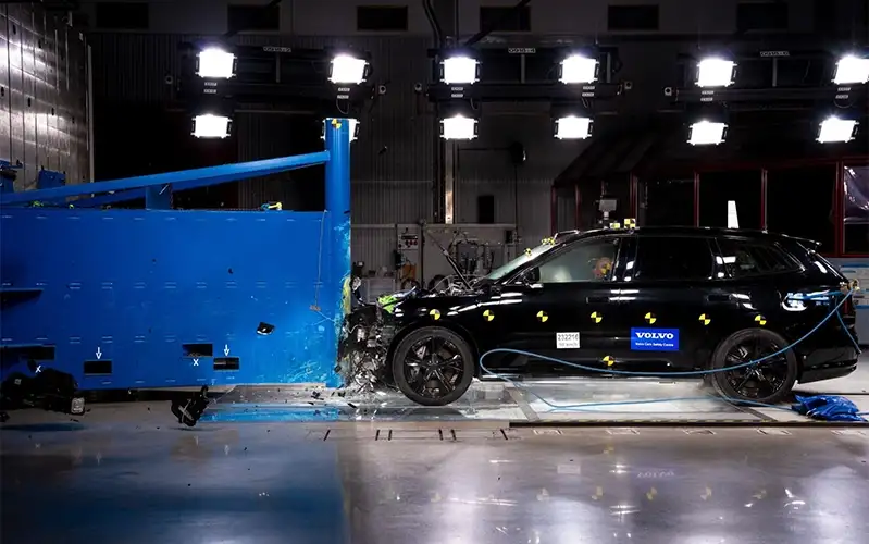 Volvo EX90 Crash Test