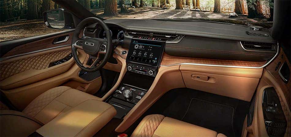 Interior Grand Cherokee L