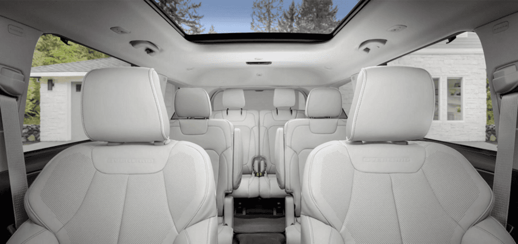 2023 Grand Cherokee Interior
